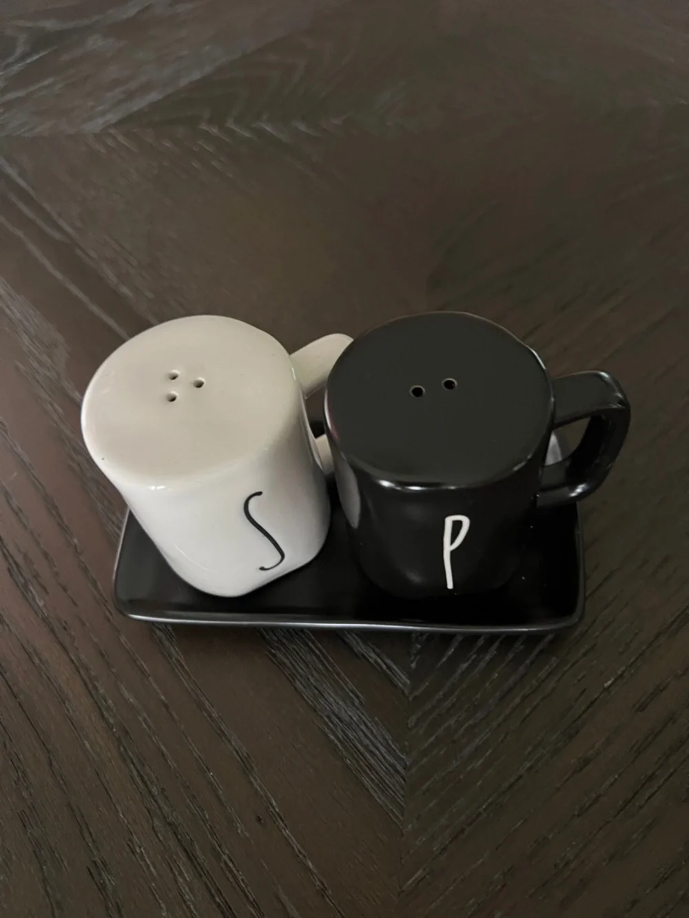 Rae Dunn Salt & Pepper Shakers.